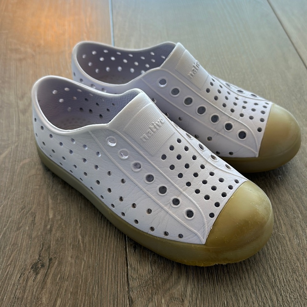 EUC Native Jefferson lavender shoes